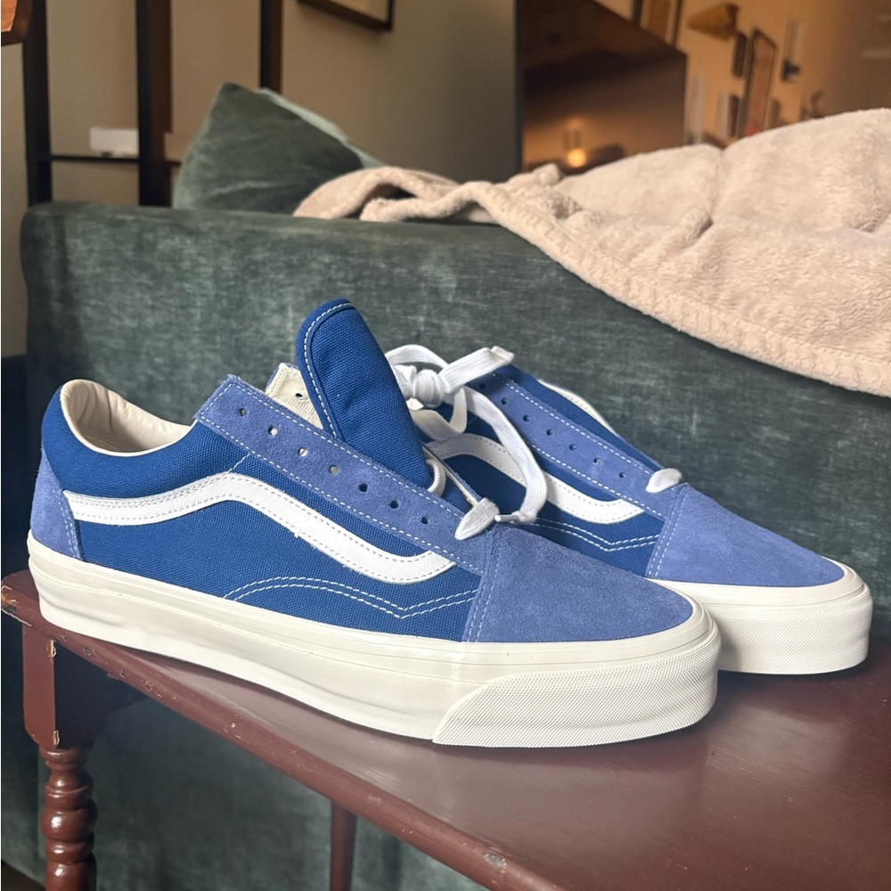 NWT Suede Blue Vans Old Skool sneakers